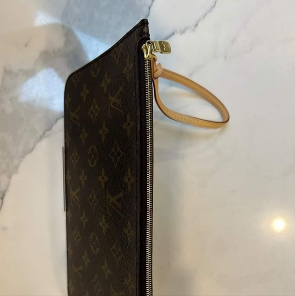 LOUIS VUITTON MONOGRAM NEVERFULL MM POCHETTE - Picture 6 of 9